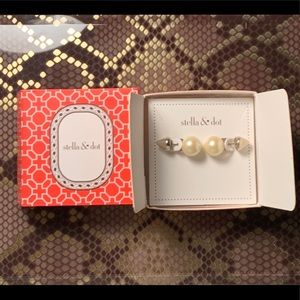 Stella and Dot Deja Vu pearl studs